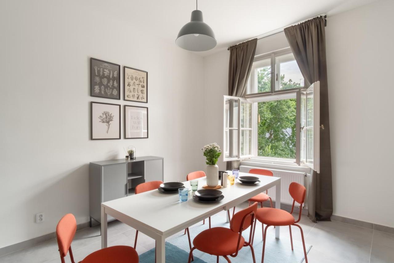 Next To Wenceslas Square By Days Apartment *